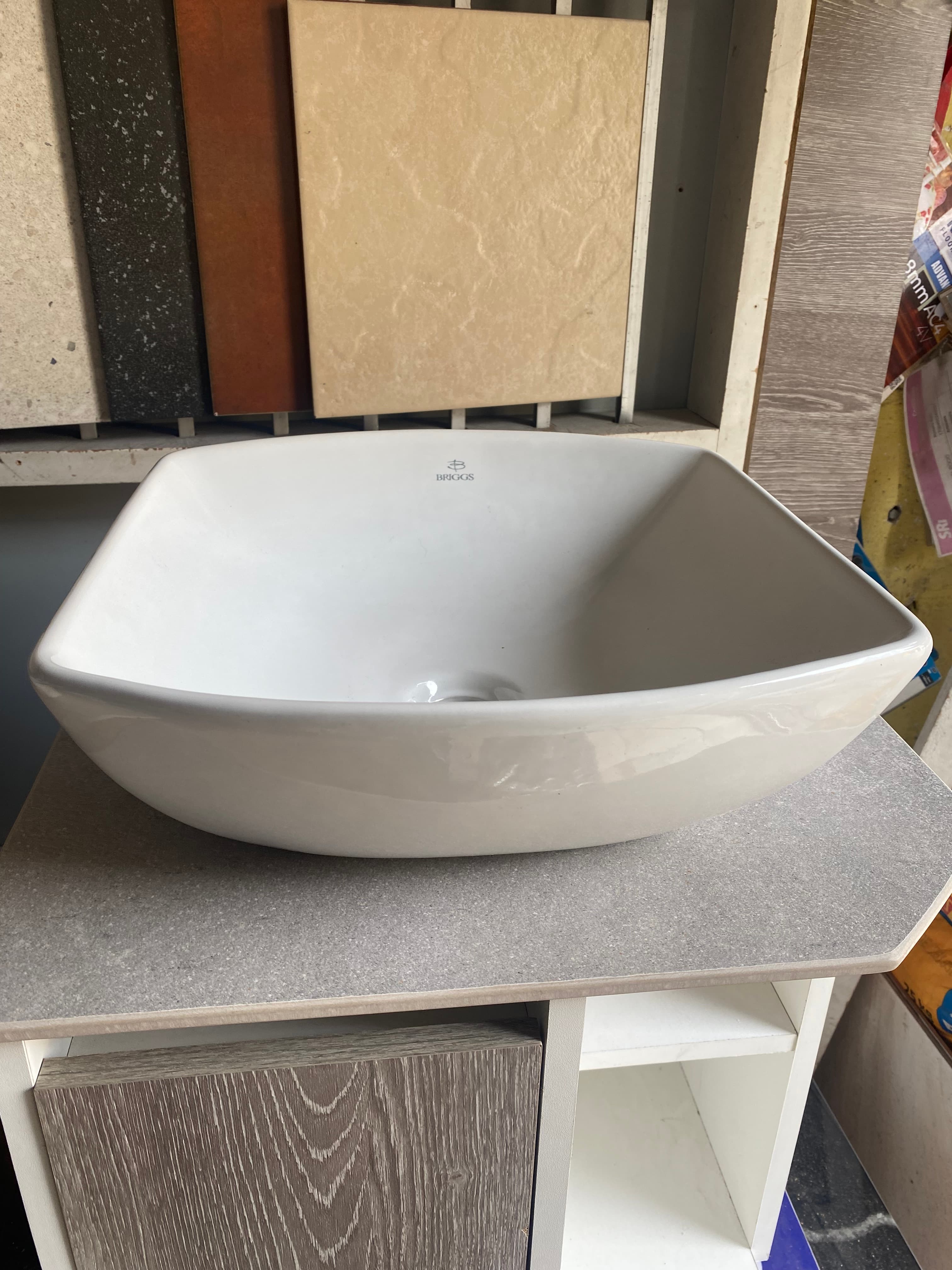 Lavamanos cuadrado blanco Briggs de 38x38